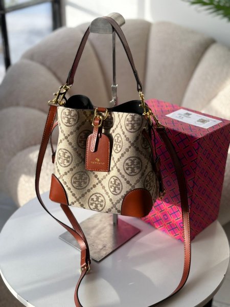 حقيبة كوتش لون بيج وعسلي